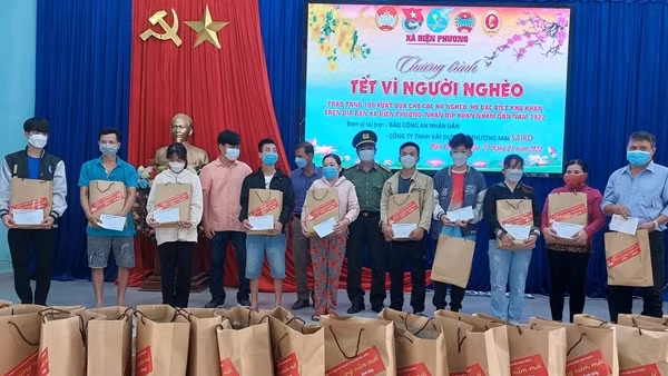 Báo CAND tiếp tục chương trình tặng quà “Tết vì người nghèo” ở Quảng Nam
