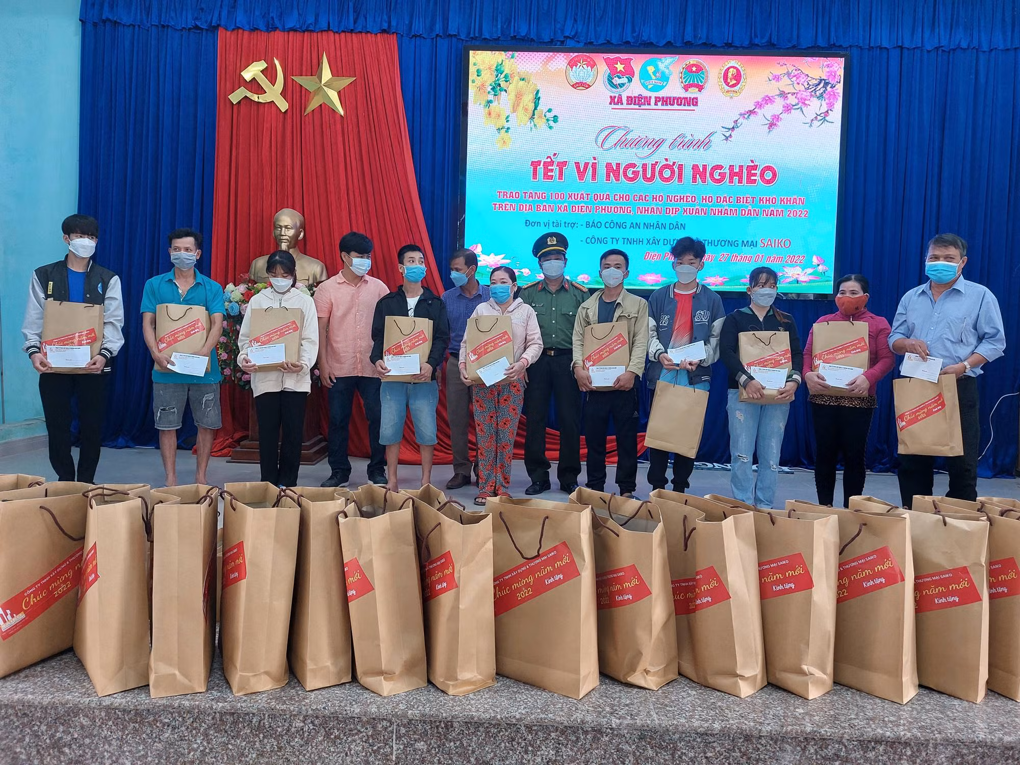 Báo CAND tiếp tục chương trình tặng quà “Tết vì người nghèo” ở Quảng Nam -0