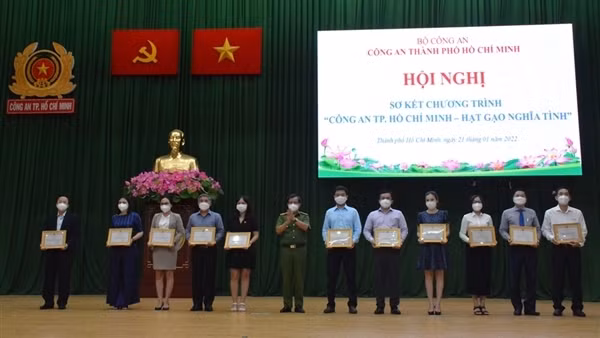Công an TP Hồ Chí Minh kéo giảm sâu phạm pháp hình sự, tai nạn giao thông ảnh 4