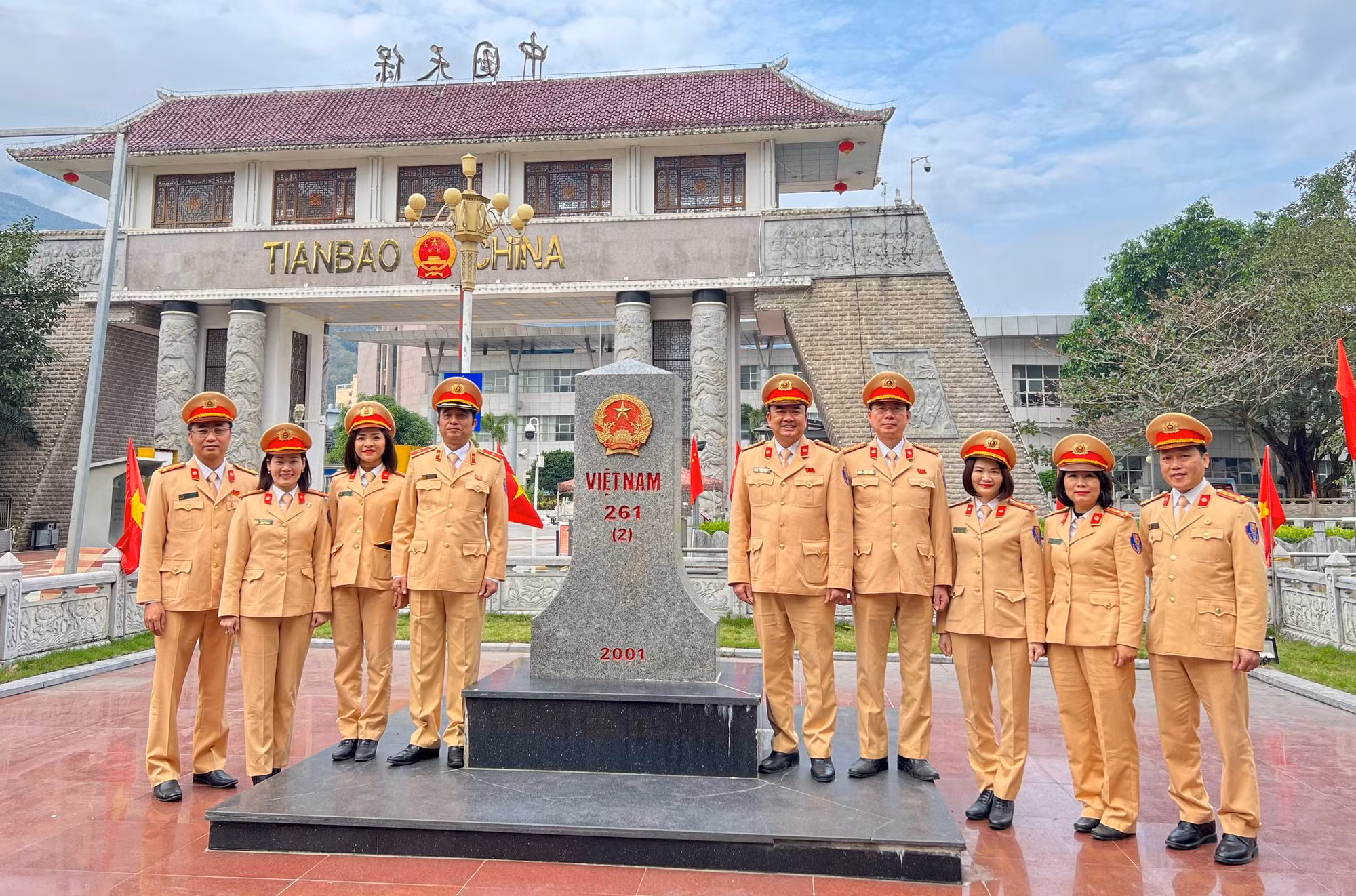 Cục CSGT thăm cán bộ tăng cường tại xã Xín Chải, Vị Xuyên, Hà Giang -0