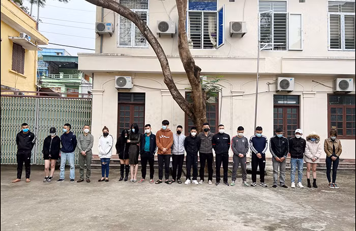 9-bat-02.jpg -1