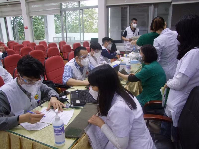 Hơn 100 y bác sĩ Bệnh viện Y học cổ truyền Bộ Công an hăng hái hiến máu tình nguyện -0