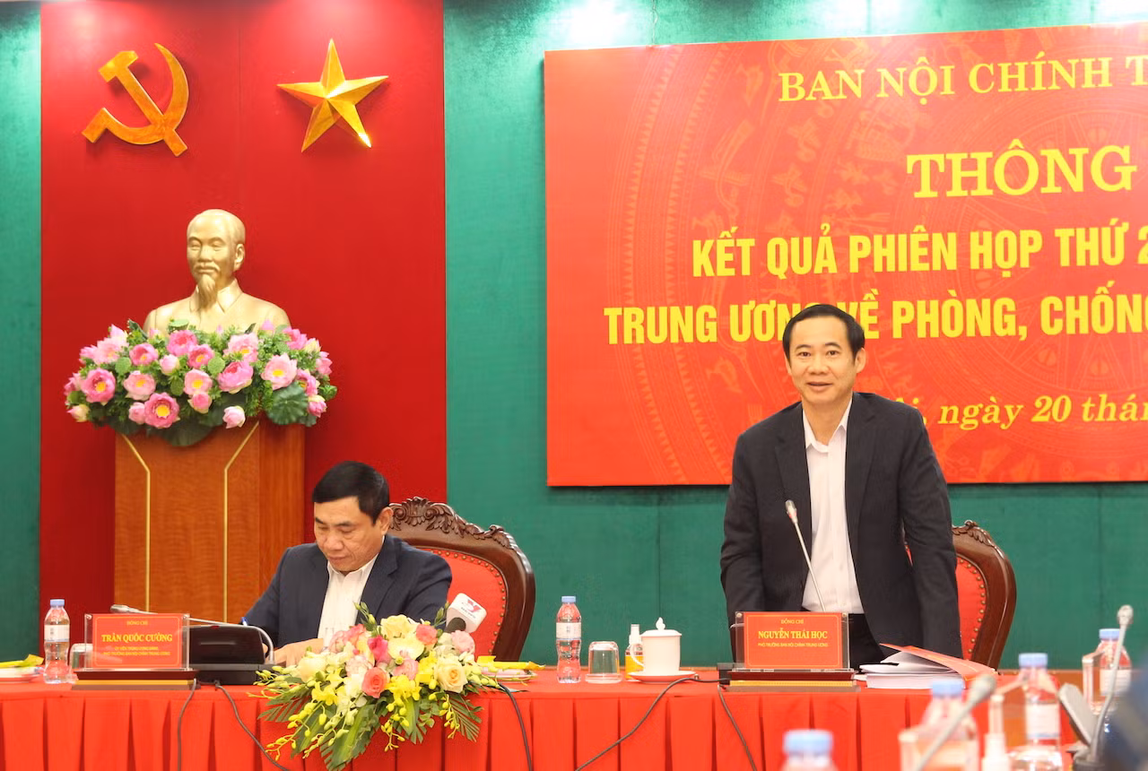 Chống tham nhũng, tiêu cực không vì chống dịch mà 