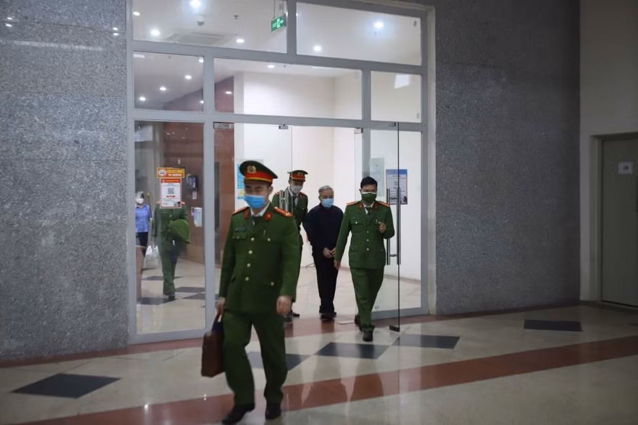 Khi Anh hùng cũng gục ngã vì tiền -0