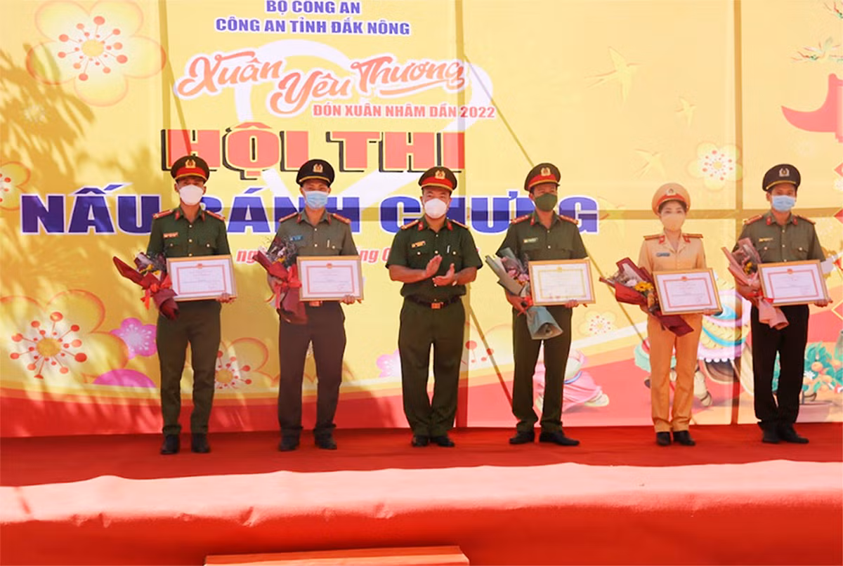 Sôi nổi Hội thi nấu bánh chưng, Xuân yêu thương- Xuân Nhâm Dần 2022 của Công an Đắk Nông -0