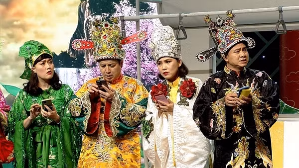 Táo Quân 2022 “điểm tên” bất ổn bất động sản, tiền điện tử…