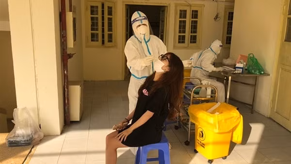 TP Hồ Chí Minh cắt giảm thủ tục để người bệnh tiếp cận thuốc kháng virus sớm ảnh 2