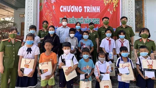 Xuân ấm áp với bà con ở thung lũng Trường Sơn ảnh 3