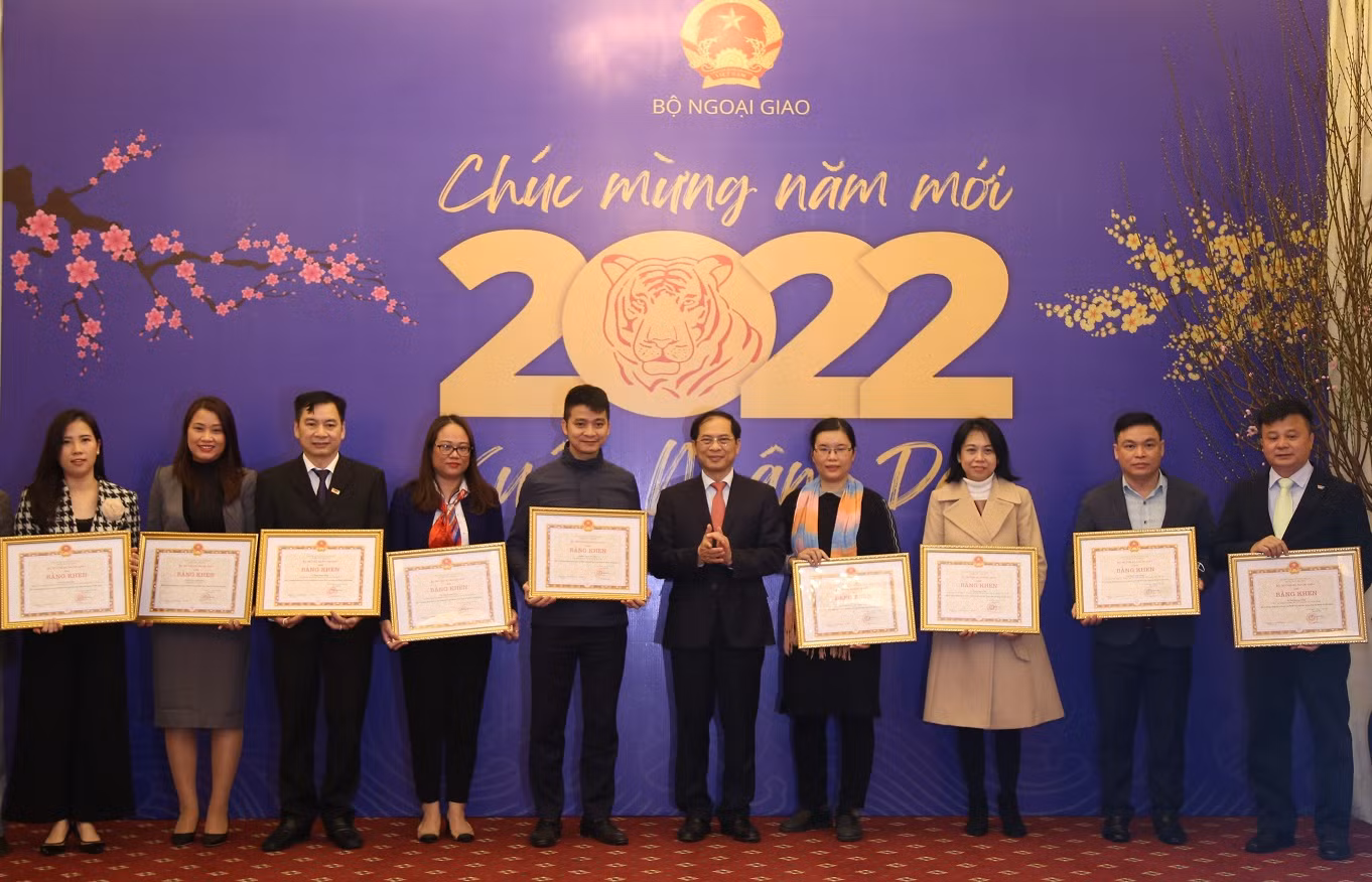 Bộ Ngoại giao gặp mặt các cơ quan báo chí nhân dịp Năm mới 2022 -0