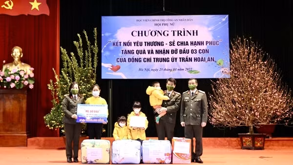 Học viện chính trị CAND trao tặng 500 triệu đồng xây dựng 10 căn nhà tình nghĩa ảnh 4