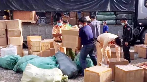 Công an tỉnh Thừa Thiên-Huế triển khai nhiều kế hoạch, bảo đảm tình hình an ninh trên các lĩnh vực ảnh 5