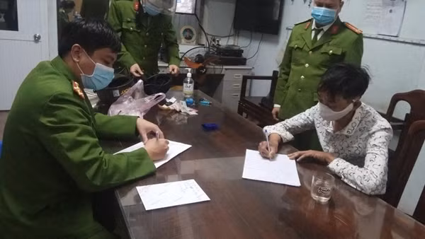 Con nghiện "kiếm mồi" bằng nghề cắt trộm cáp điện ảnh 3