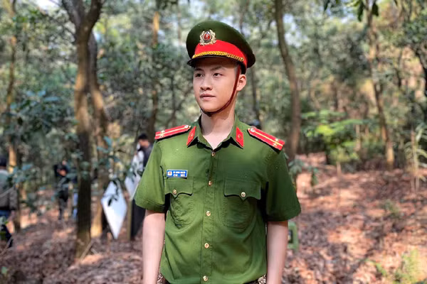 duy khánh vai hoàng trong phim phố trong làng.jpg -0