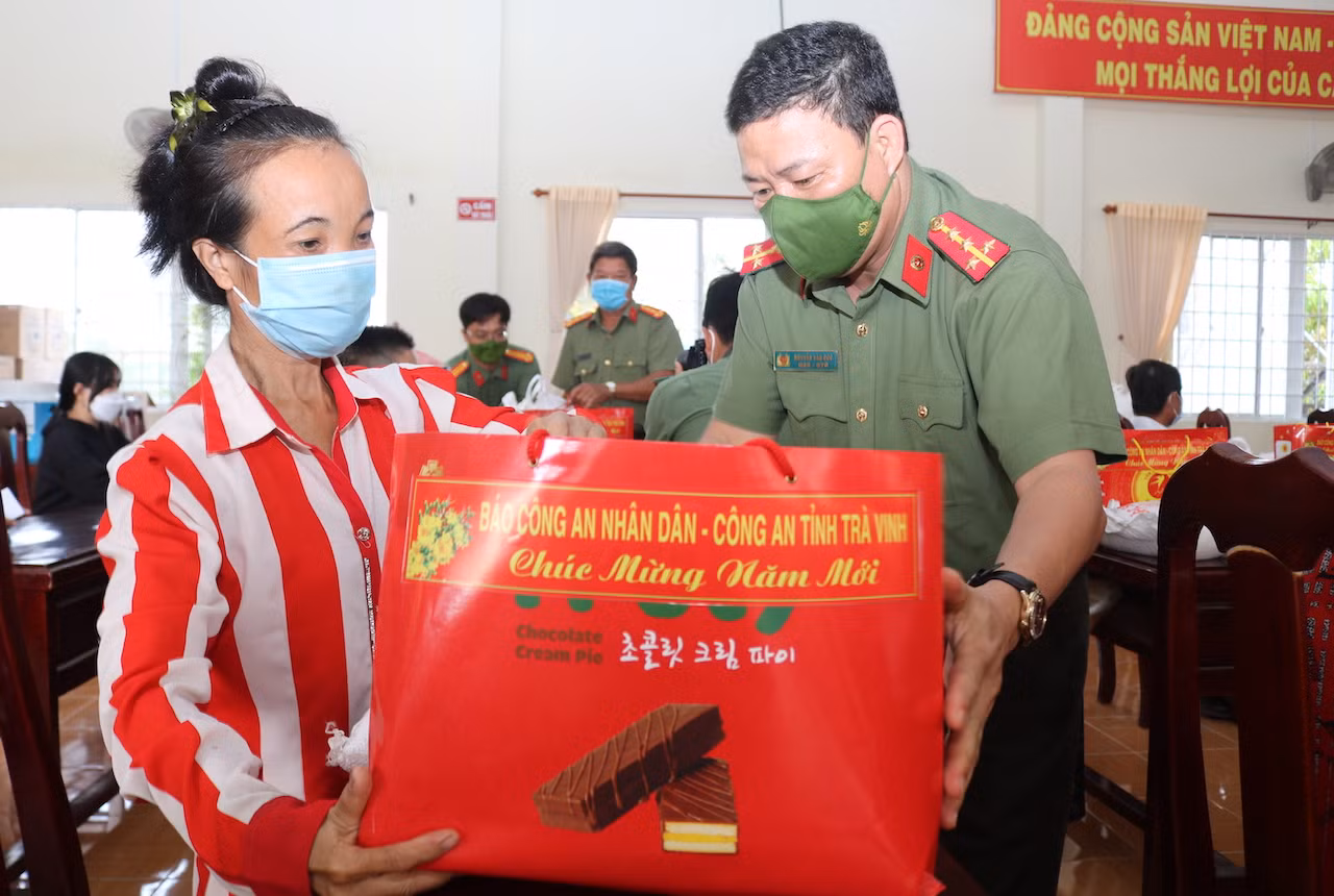 Góp chút quà Xuân với người dân Trà Vinh -0