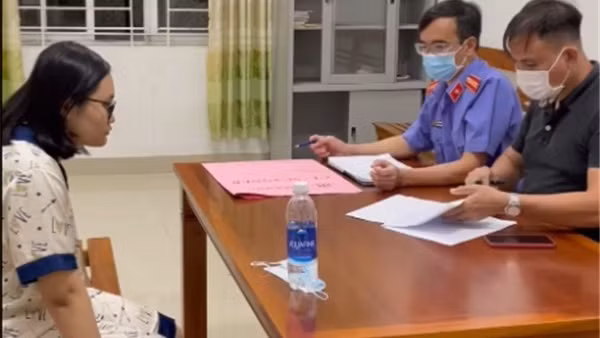 Khởi tố bị can vụ con gái dùng xyanua đầu độc giết cha