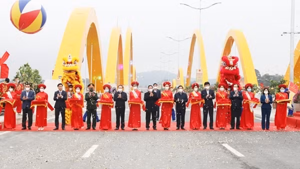 Thủ tướng yêu cầu mạnh dạn mở cửa, không để lỡ nhịp phục hồi nhanh, phát triển bền vững ảnh 4
