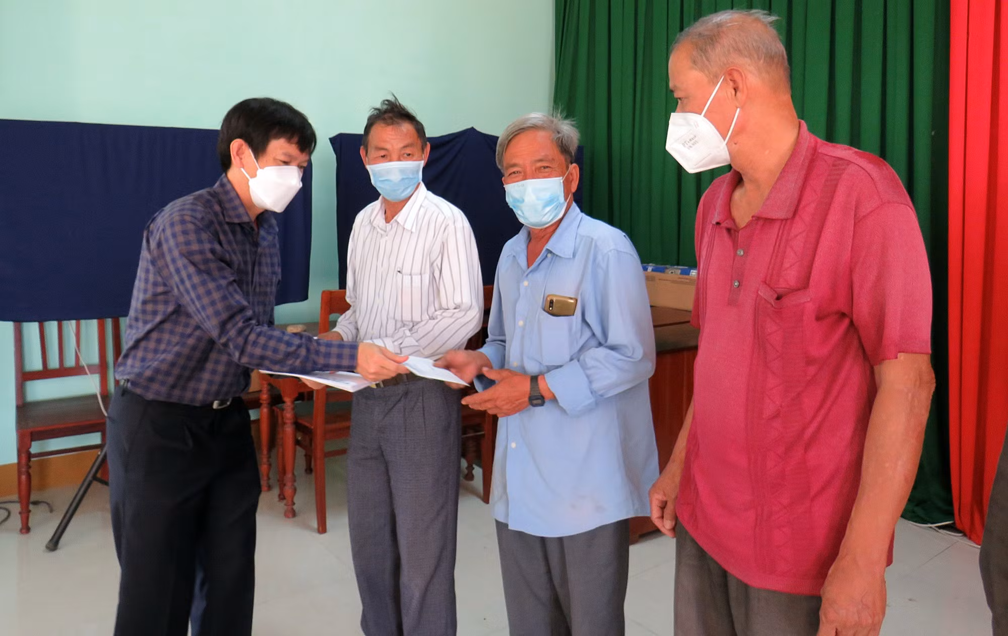 Chương trình “Tết vì người nghèo” đến với người dân tỉnh Quảng Ngãi -0