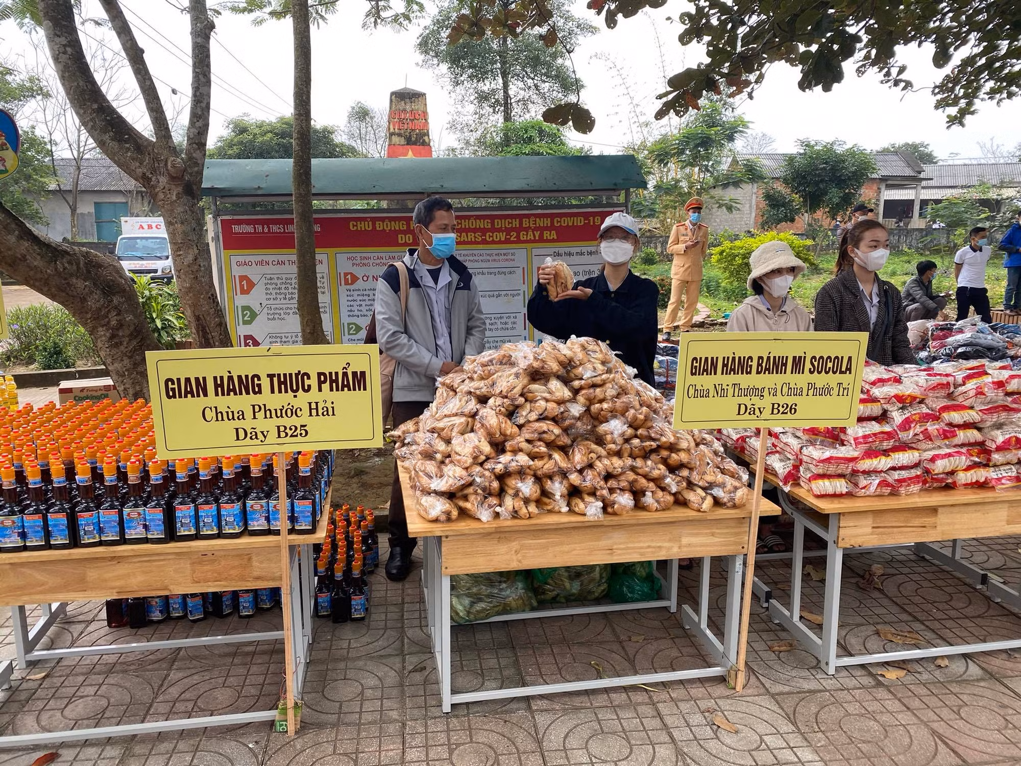 Phiên chợ 0 đồng hỗ trợ đồng bào vùng cao Quảng Trị -0
