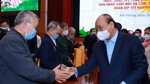 Chủ tịch nước Nguyễn Xuân Phúc thăm, chúc Tết các đơn vị tại Đà Nẵng ảnh 2