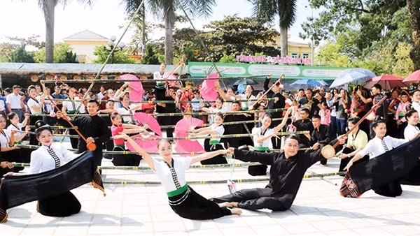 Thế giới vinh danh xòe Thái