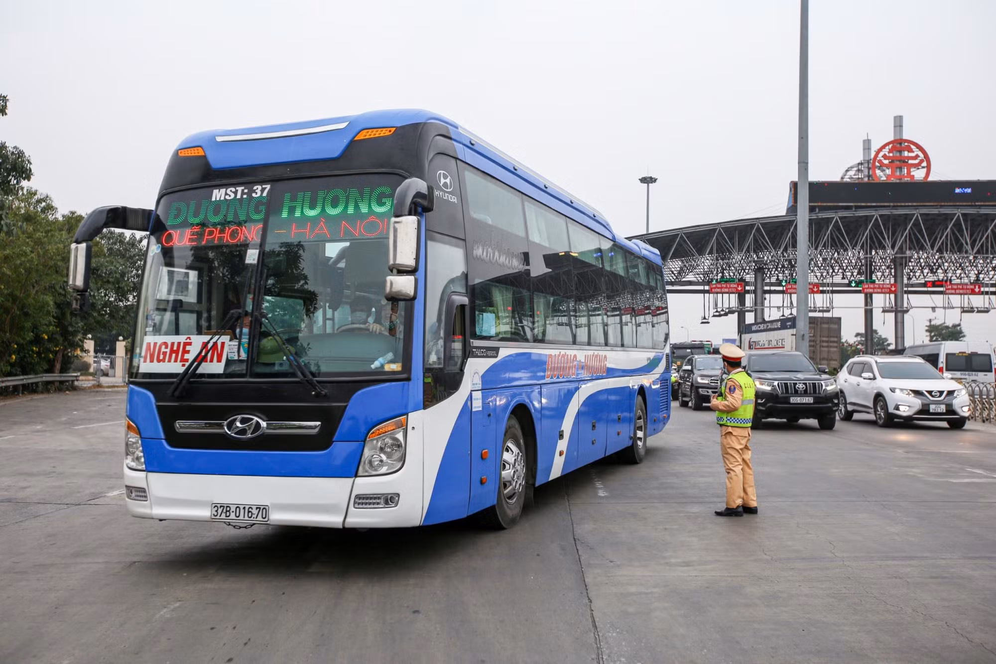 Hàng trăm nghìn vi phạm bị lực lượng CSGT xử lý trong tháng cao điểm -0