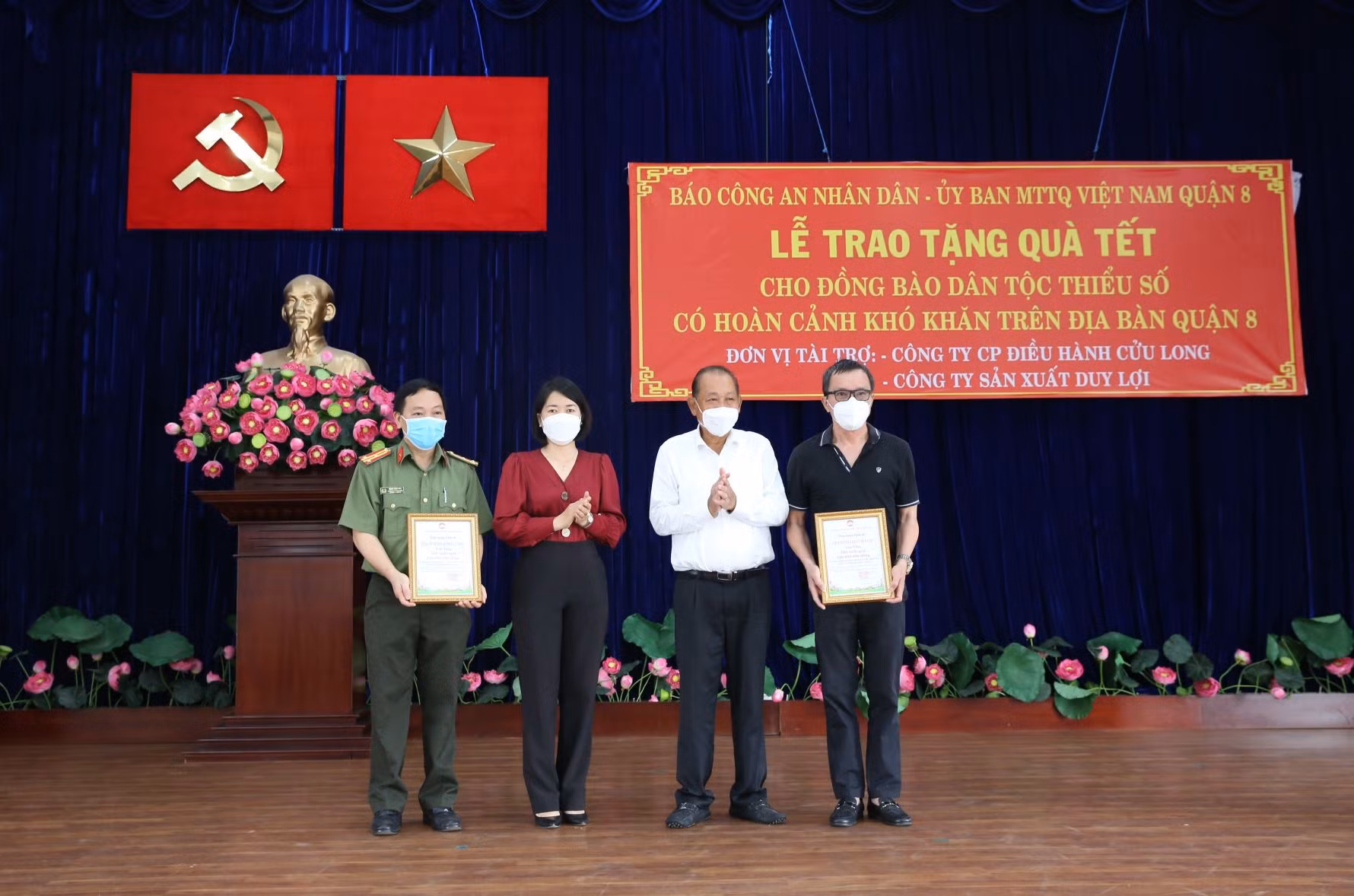 Tết “sum vầy” đến với đồng bào nghèo, đồng bào dân tộc quận 8 -0
