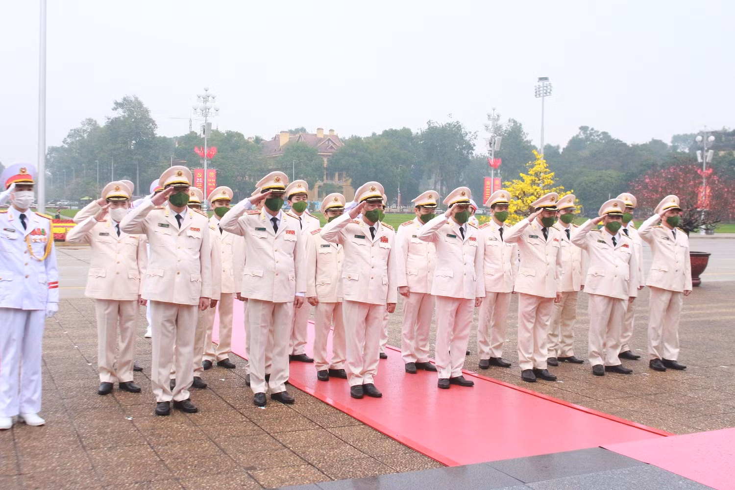 Lãnh đạo Đảng, Nhà nước vào Lăng viếng Chủ tịch Hồ Chí Minh * Đoàn Đảng ủy Công an Trung ương, Bộ Công an vào Lăng viếng Chủ tịch Hồ Chí Minh -1