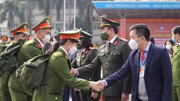 Đừng vì “kiềng canh nóng thổi cả rau nguội”! ảnh 2