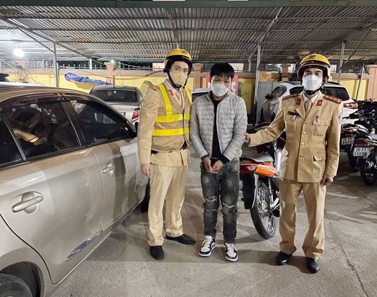 Đi cướp giật ngày cuối năm thì gặp CSGT tuần tra -0