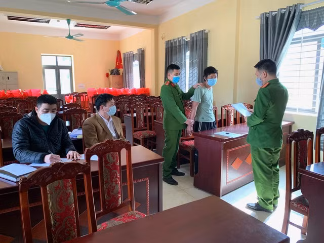 Bắt kẻ dùng dao thái chuối chém em dâu -0