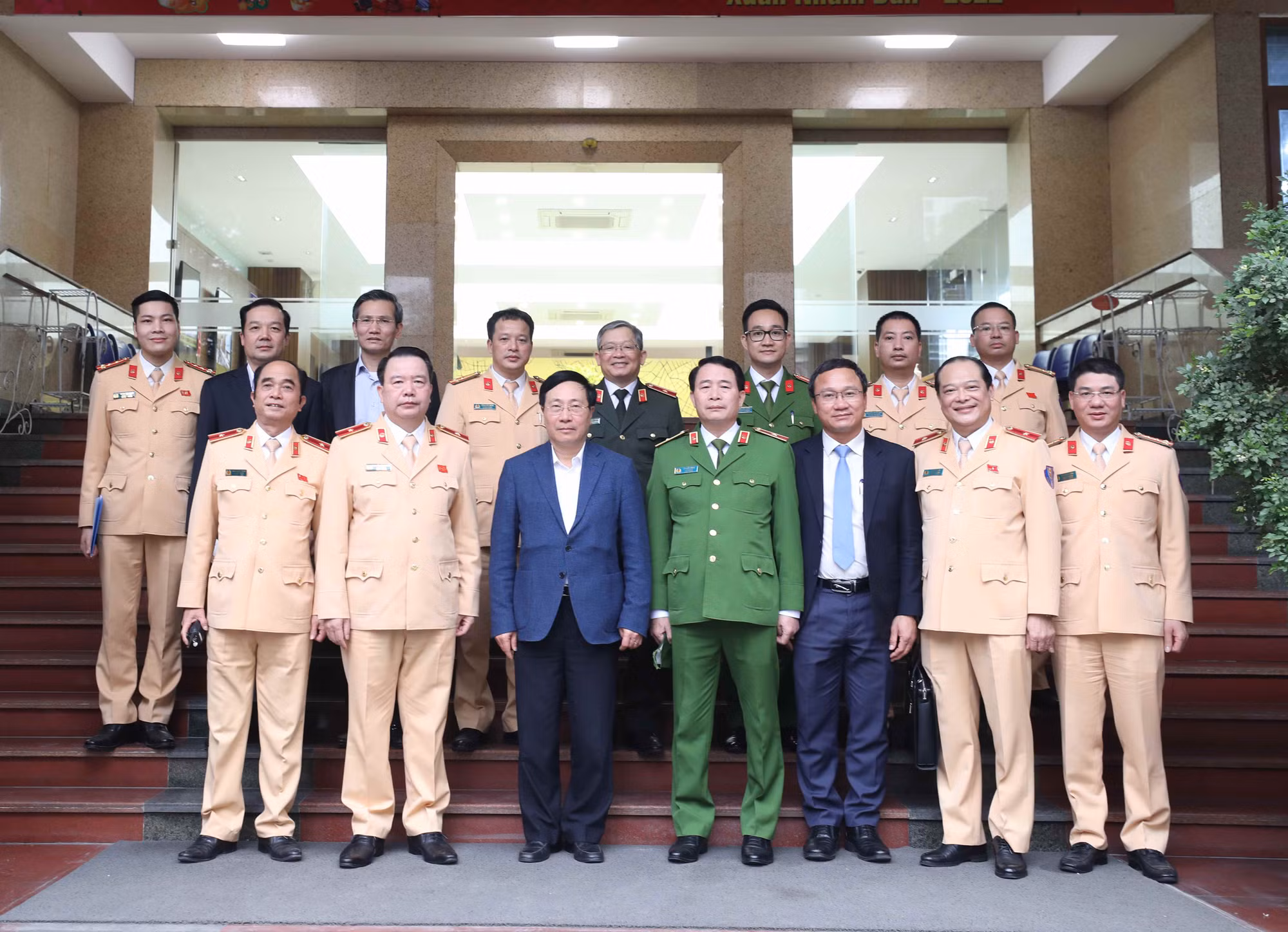 Phó Thủ tướng Phạm Bình Minh làm việc với Cục CSGT -0