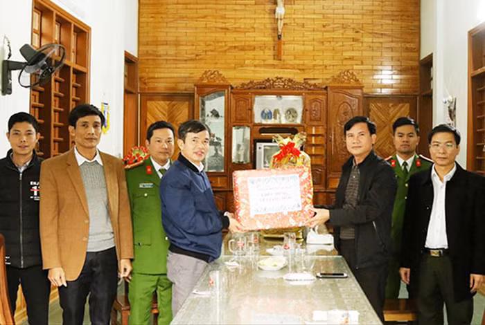 Bà con giáo dân sống “tốt đời, đẹp đạo” trên vùng cát Quảng Bình -0