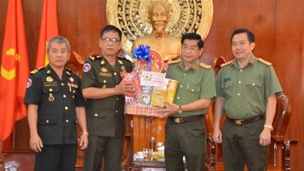 Công an tỉnh Svay Riêng, Campuchia chúc Tết Công an tỉnh Tây Ninh ảnh 4