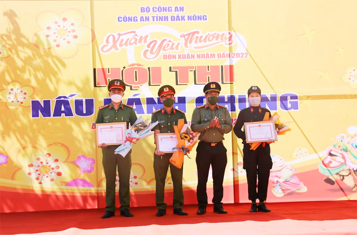 Sôi nổi Hội thi nấu bánh chưng, Xuân yêu thương- Xuân Nhâm Dần 2022 của Công an Đắk Nông -1