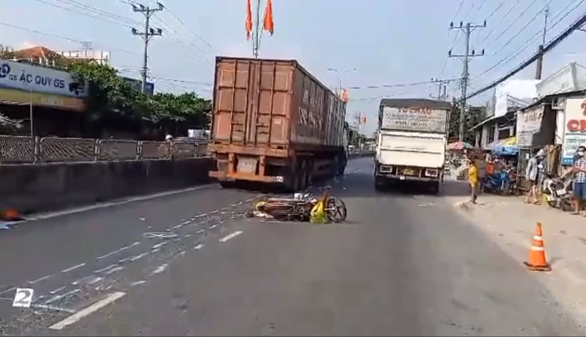 Điều tra vụ TNGT liên hoàn trên QL1A làm 3 người thương vong -0