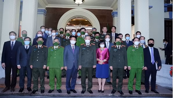 Hội đồng Trị sự Giáo hội Phật giáo Việt Nam thăm và chúc Tết Bộ Công an ảnh 2