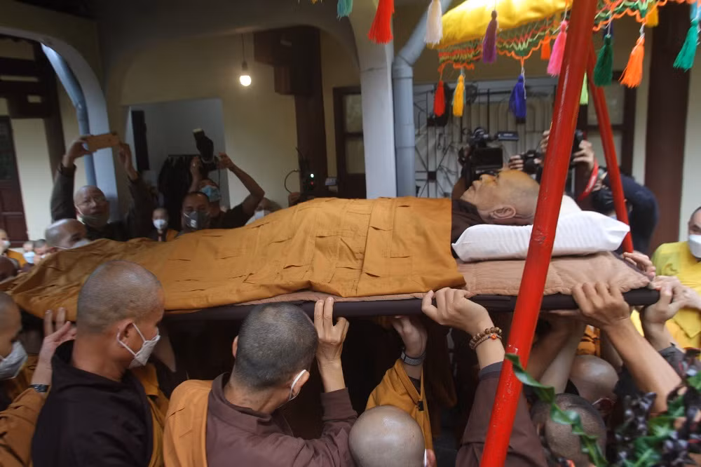 Hàng ngàn tăng ni, phật tử tham dự lễ nhập kim quan Thiền sư Thích Nhất Hạnh -0
