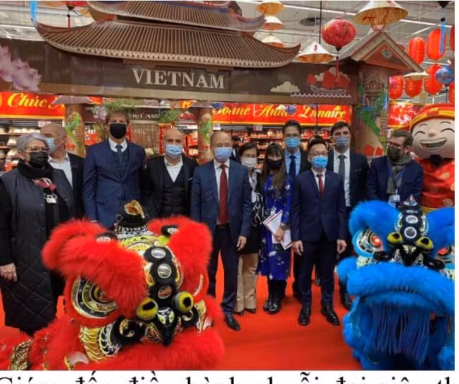 Tết Việt tại siêu thị Pháp -0