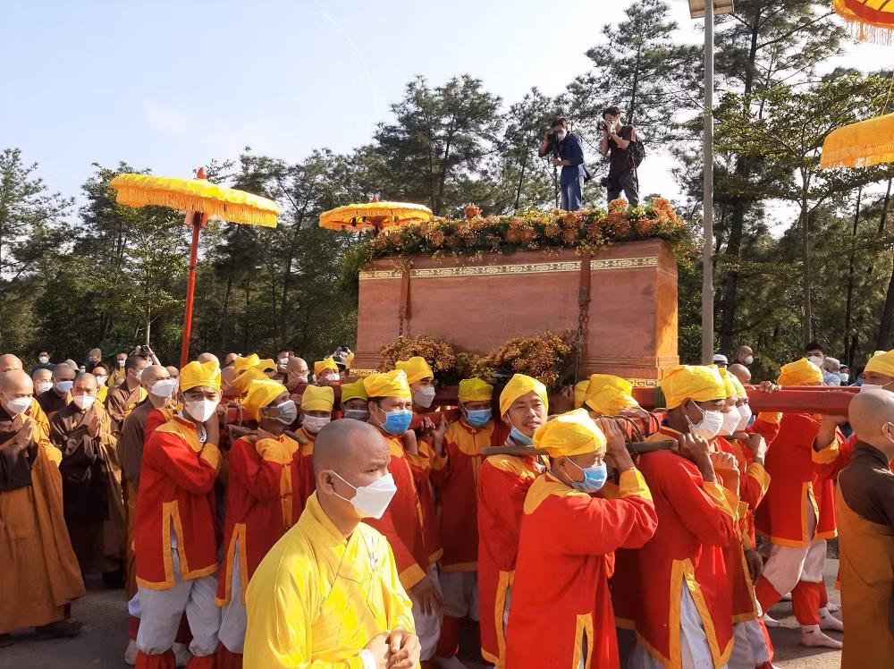 Hàng ngàn tăng ni, phật tử thương xót tiễn đưa Thiền sư Thích Nhất Hạnh -0