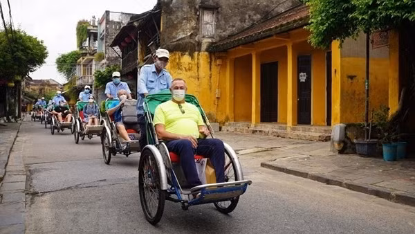 Yêu cầu sửa đổi quy định đối với khách du lịch nhập cảnh ảnh 2