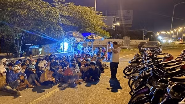 Trình chiếu cảnh "bốc đầu", nẹt pô để phụ huynh phối hợp giáo dục ảnh 3