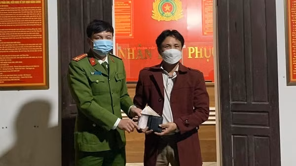 Người phụ nữ trả lại hơn 100 triệu đồng cho người đánh rơi ảnh 3