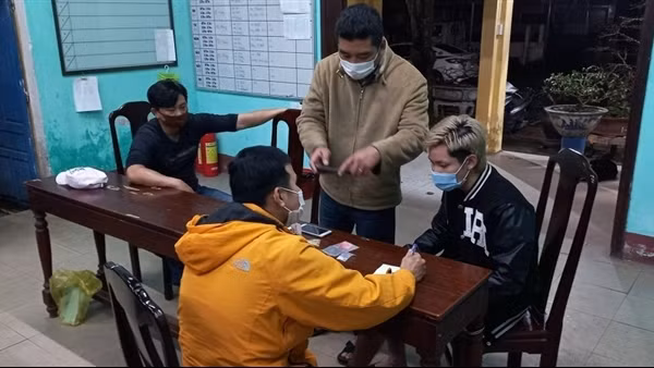 Sửa xe kiêm mua bán hàng "đá" ảnh 6