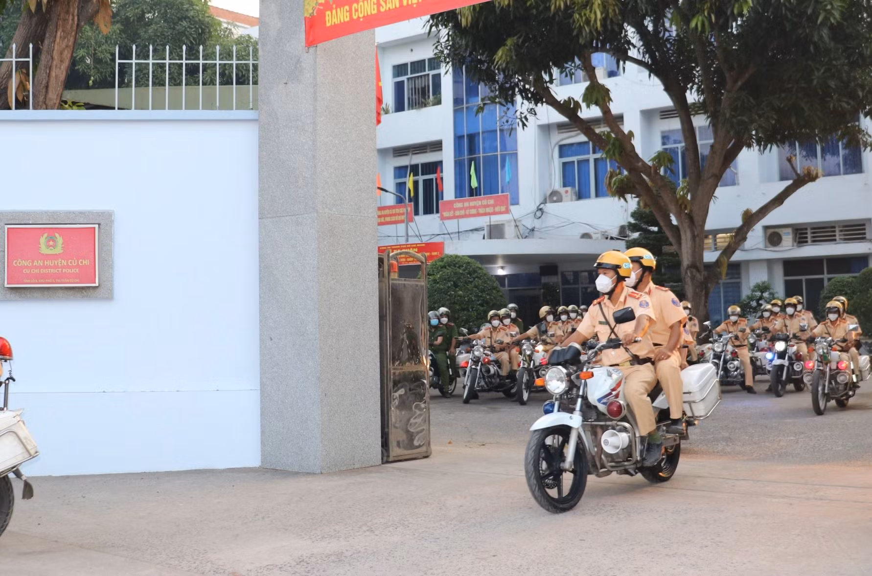 CSGT đồng loạt ra quân đảm bảo TTATGT và ANTT trong những ngày giáp Tết Nguyên đán -1