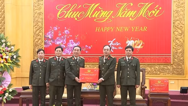 Thuong_tuong_Tran_Quoc_To_Uy_vie-1643204921941.jpg