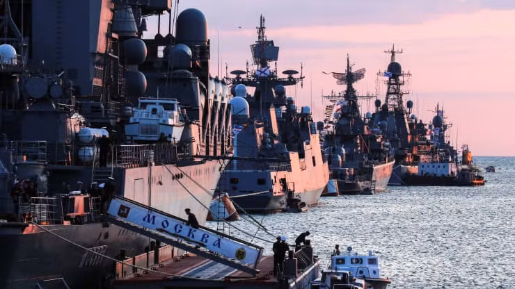 106916301-16270682822021-07-23t191105z_1129958148_rc2jqo91tj4w_rtrmadp_0_russia-navy-day-parade.jpeg -0