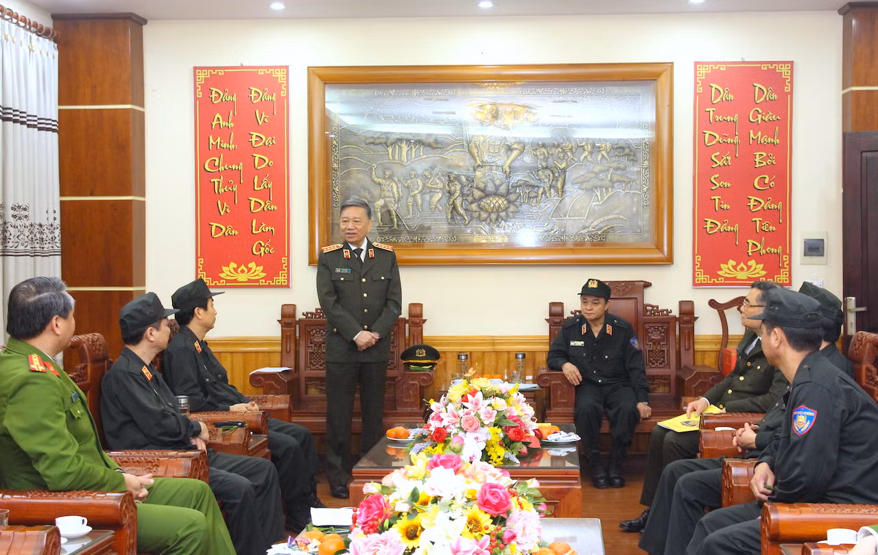 Bộ trưởng Tô Lâm thăm, động viên CBCS Trung đoàn Không quân CAND -0