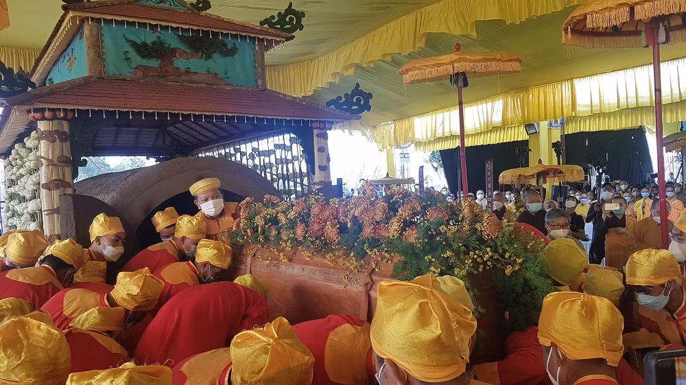 Hàng ngàn tăng ni, phật tử thương xót tiễn đưa Thiền sư Thích Nhất Hạnh -0