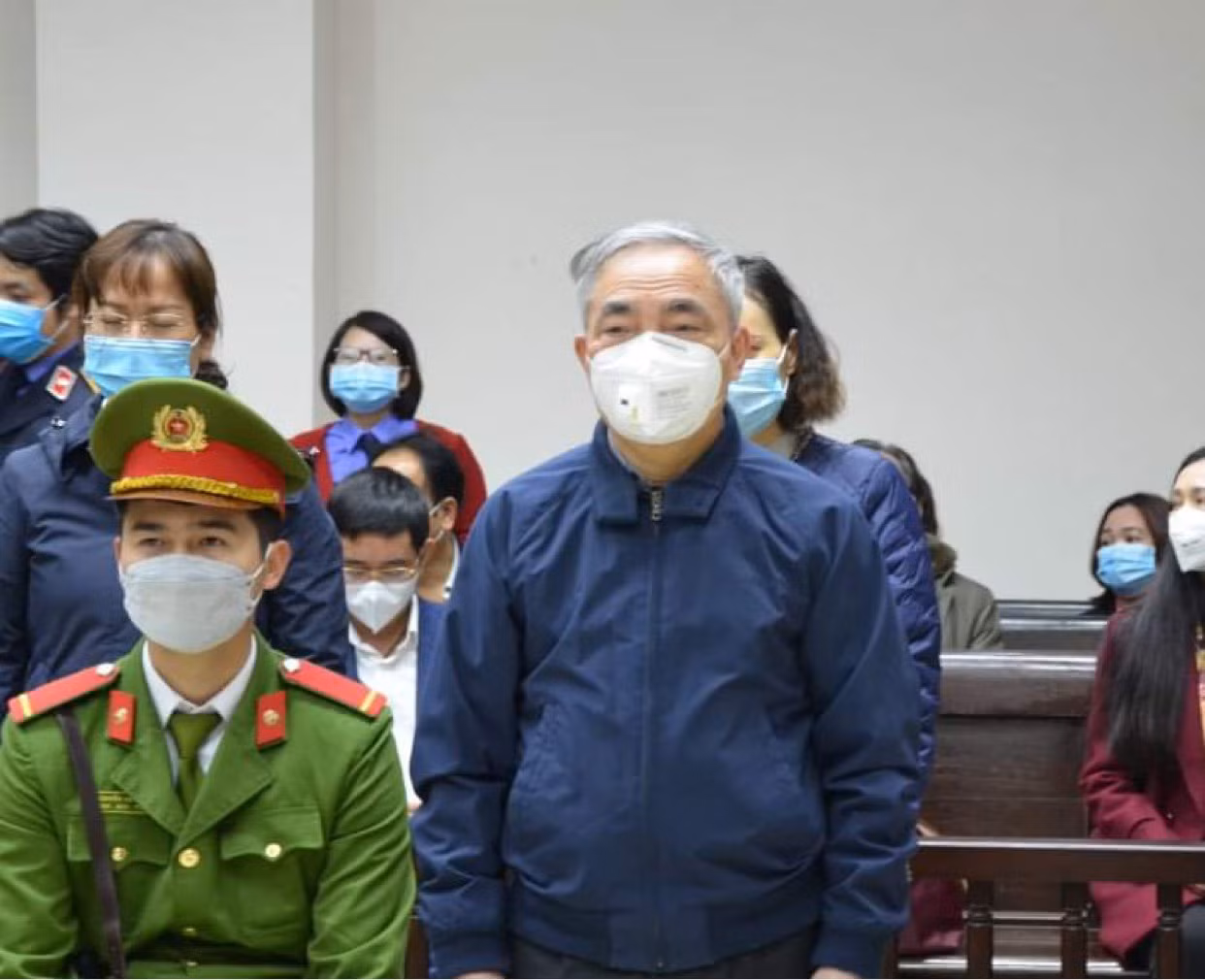 Khi Anh hùng cũng gục ngã vì tiền -0