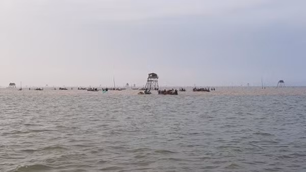 Mâu thuẫn làm ăn chung, nhóm côn đồ truy sát cả phòng trọ ảnh 1